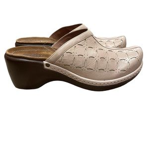 Clark's Indigo Tan Leather Clogs